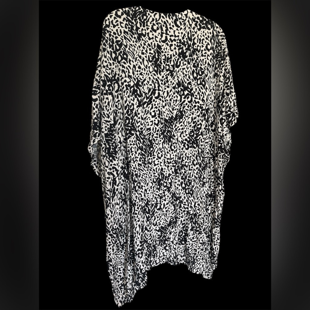 Scoop Black and White Animal Print One Size Lightweight Kimono, Women’s Sz M/L - Picture 4 of 16